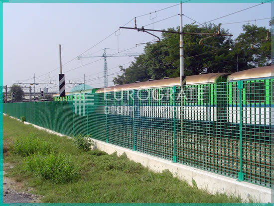 clôtures industrielles pour délimiter le passage des trains