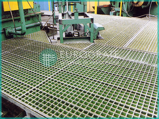 caillebotis et clôtures employés dans l'industrie mécanique
