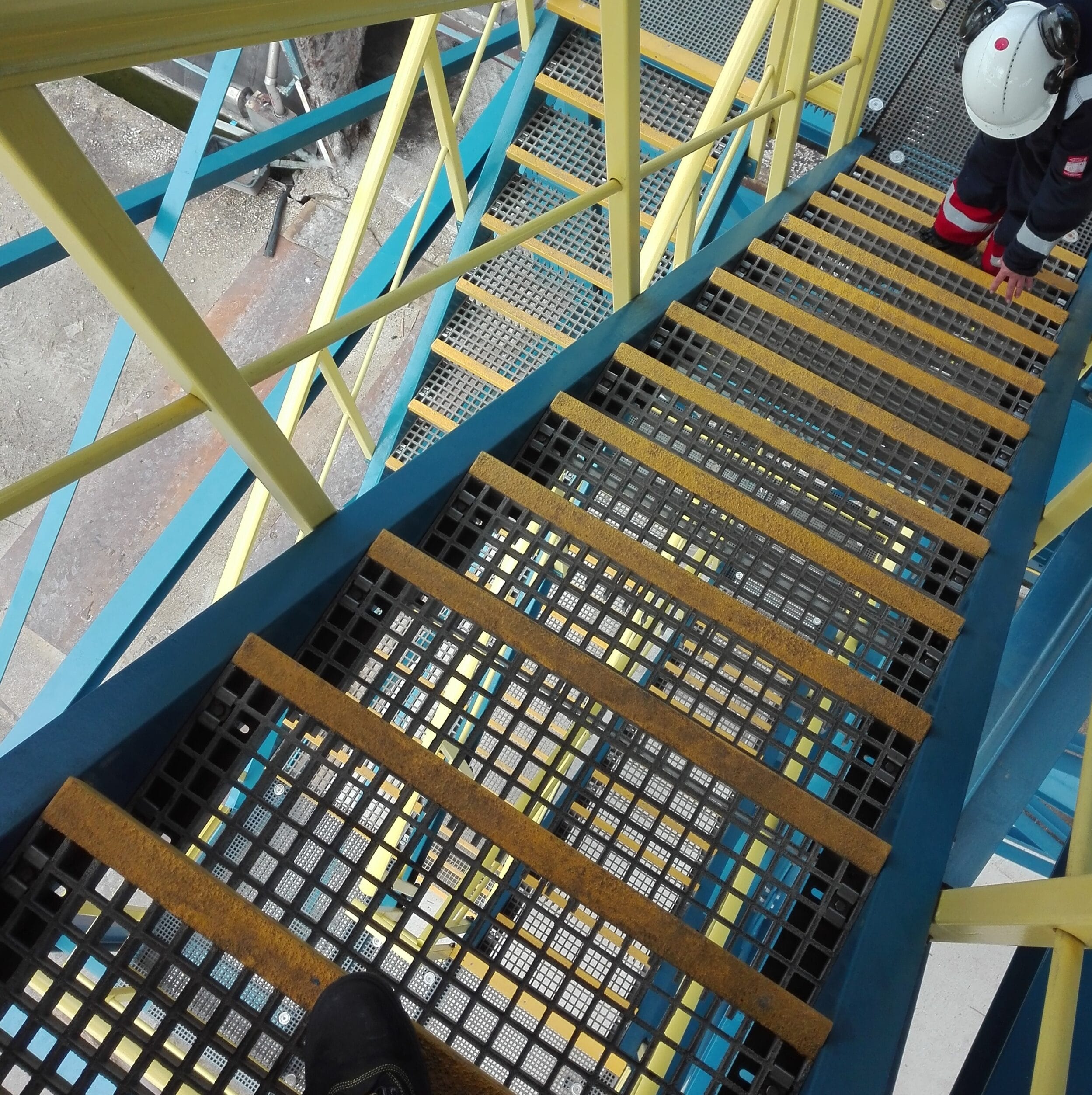 Marche d'escalier avec cornière de sécurité